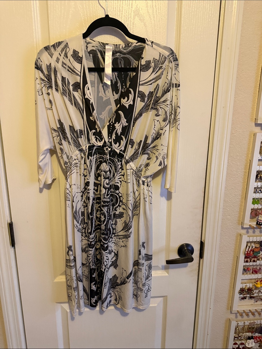 Cristinalove White and Black Printed V-Neck Dress